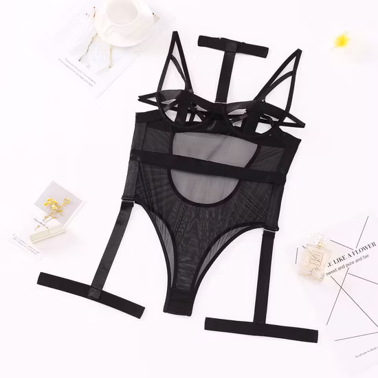 La biancheria erotica del costume da cameriera sexy degli uomini di stile europeo con la biancheria intima affascinante dell'accessorio